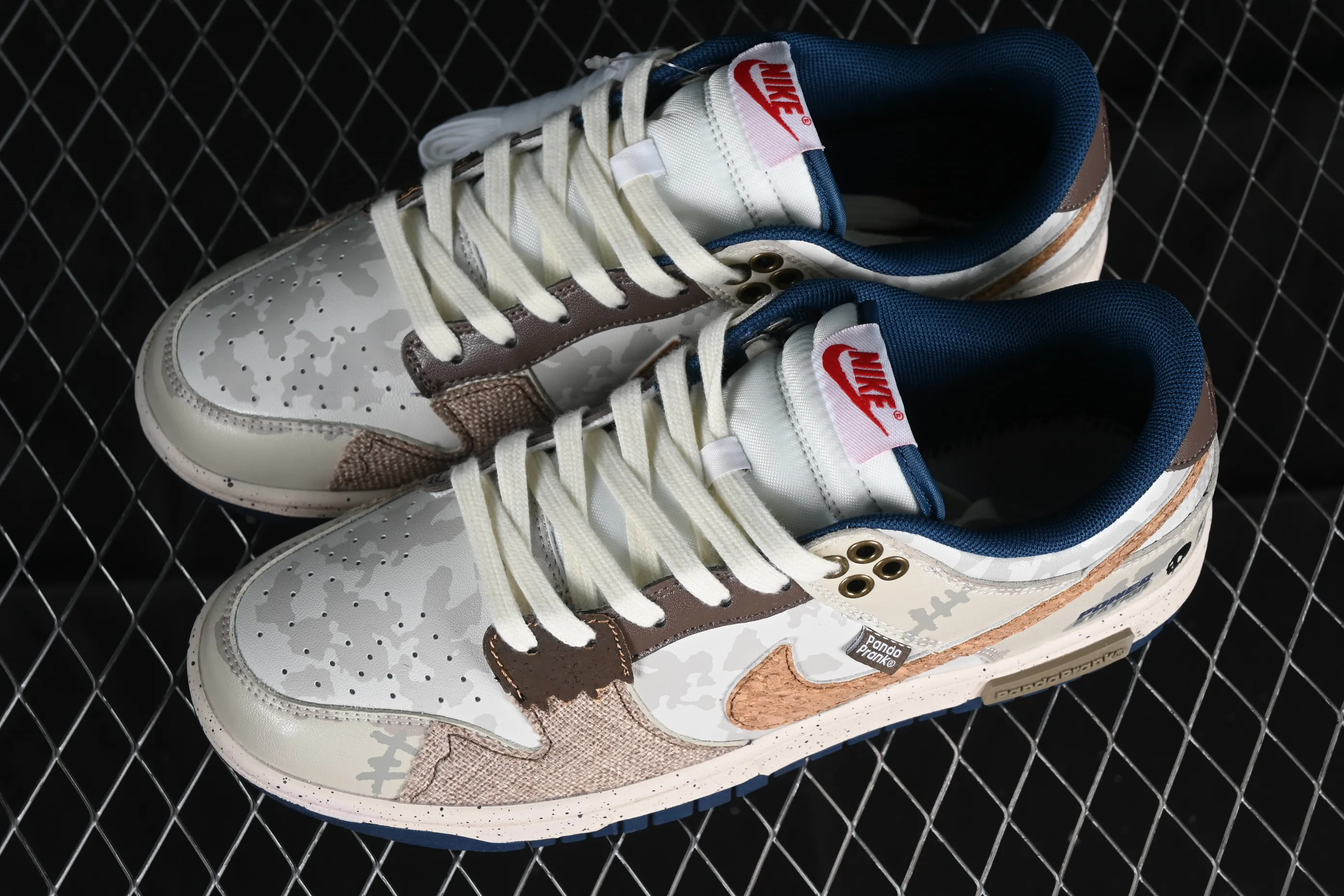 All Categories Nk SB Dunk Series Nk SB Dunk Low Low-top sneakers Nk SB Dunk Low Panda Prank Pioneer Knight-Survival Beige Brown SB strap low-top casual sneakers DD1391-400